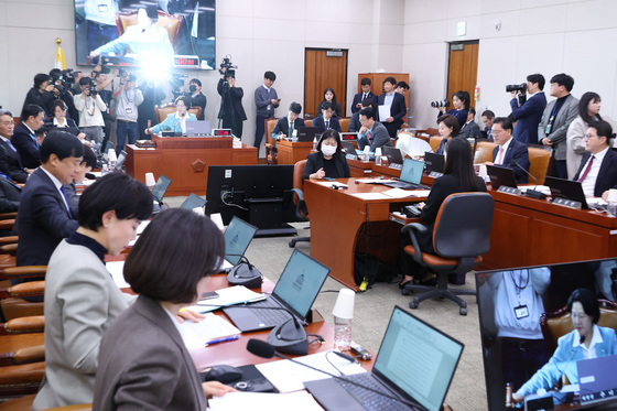 '국내주식 복귀계좌 양도세 공제' 환율안정법 법사위 통과