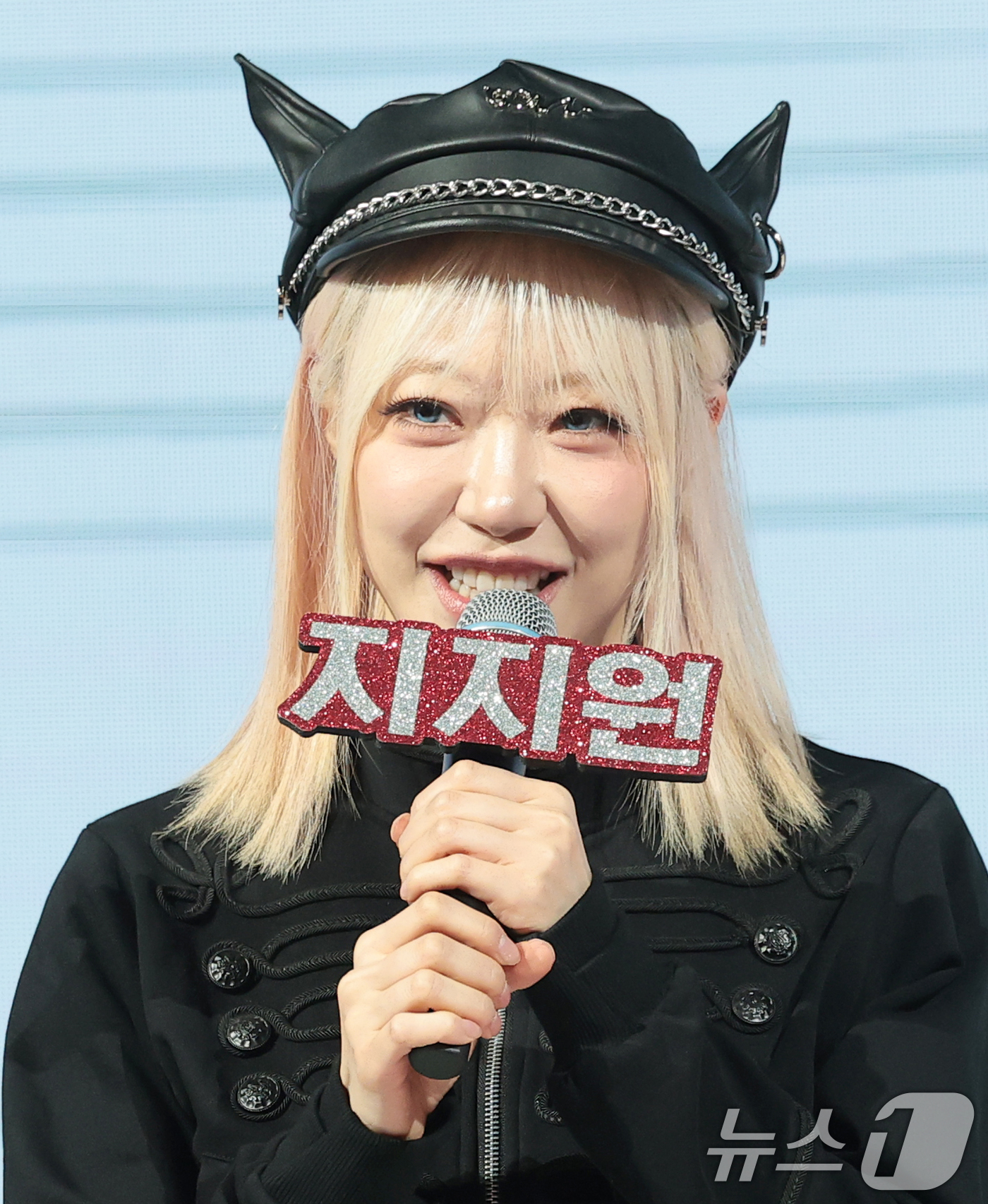 (서울=뉴스1) 권현진 기자 = 밴드 레이턴시 지지원이 18일 오후 서울 마포구 상암 쇼킹케이팝센터에서 가진 데뷔 첫 앨범 '레이트 어클락'(LATE O'CLOCK) 쇼케이스에서 …