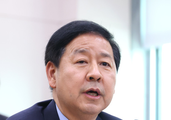 법안 관련 답변하는 구윤철 부총리