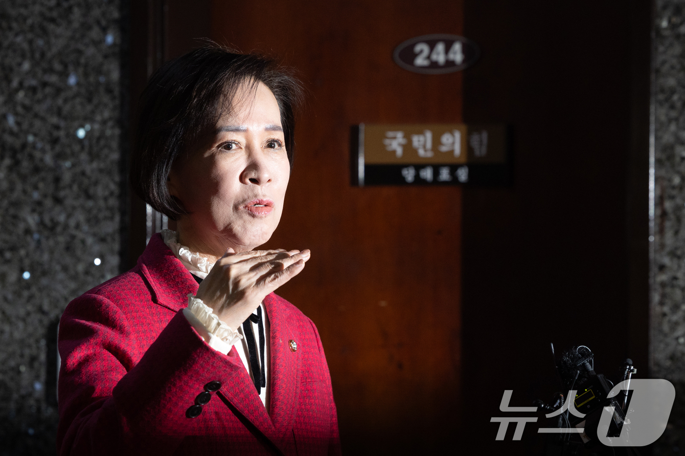 (서울=뉴스1) 이승배 기자 = 이인선 국민의힘 대구시당위원장이 18일 서울 여의도 국회에서 대구시 지역구 의원들과 장동혁 대표와의 면담을 마치고 입장을 밝히고 있다. 2026.3 …