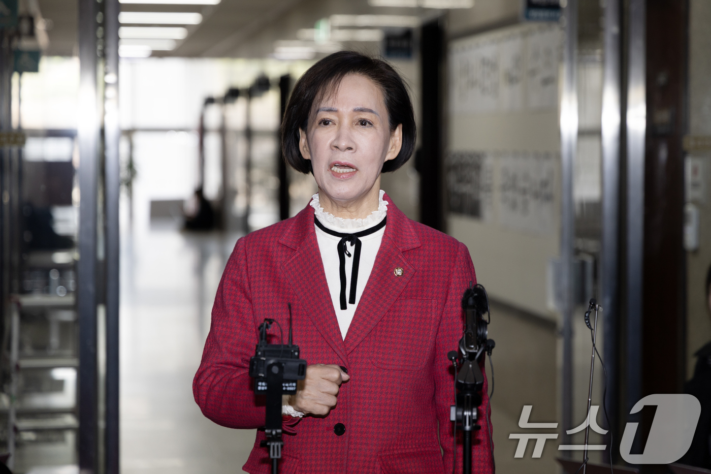 (서울=뉴스1) 이승배 기자 = 이인선 국민의힘 대구시당위원장이 18일 서울 여의도 국회에서 대구시 지역구 의원들과 장동혁 대표와의 면담을 마치고 입장을 밝히고 있다. 2026.3 …