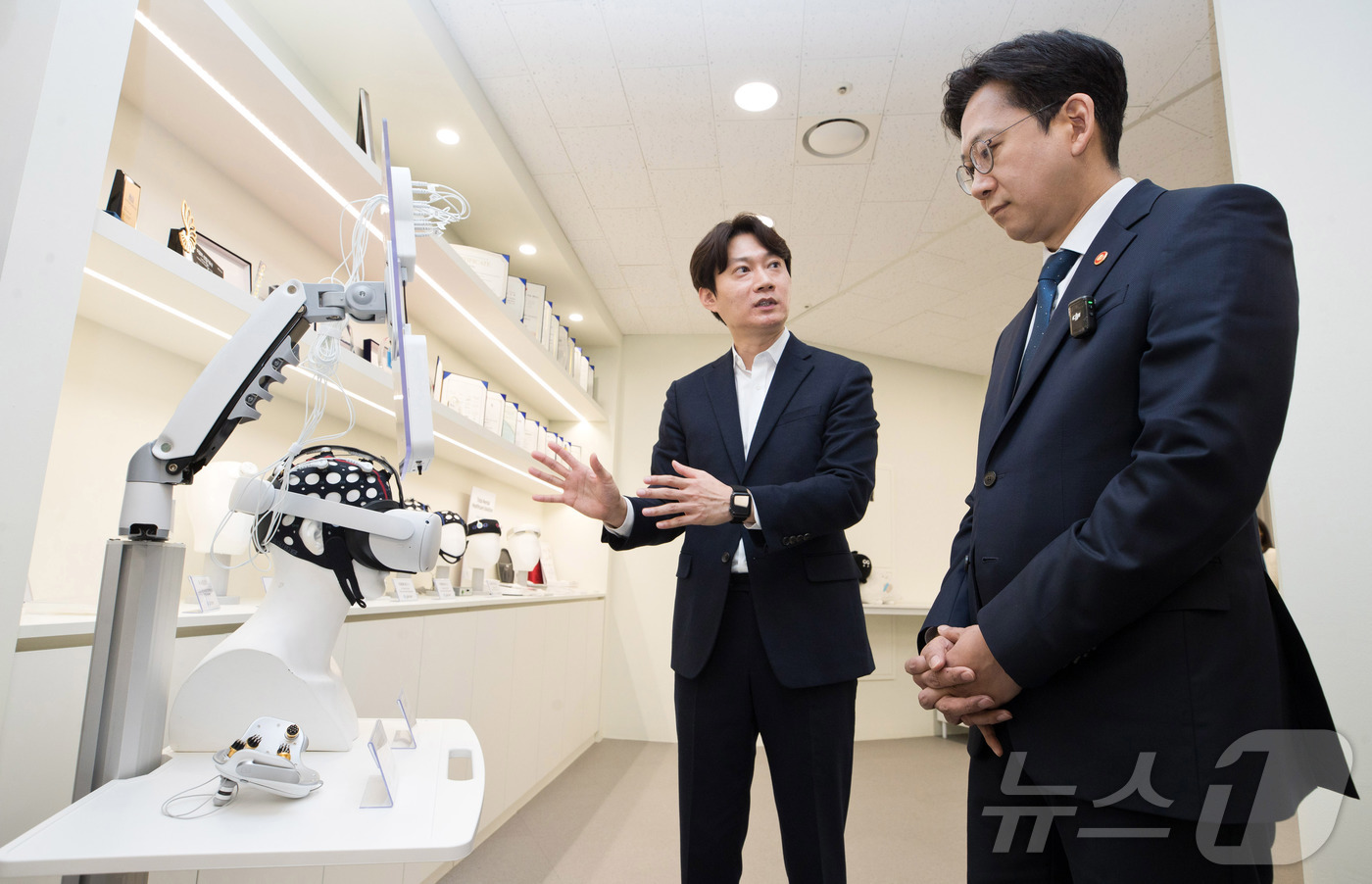 (서울=뉴스1) = 배경훈 부총리 겸 과학기술정보통신부 장관이 18일 오후 경기도 성남시 수정구 기업성장센터 와이브레인에서 열린 '제44차 생명공학종합정책심의회' 에 참석해 이기원 …