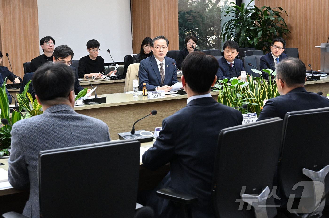 (서울=뉴스1) = 이형일 재정경제부 차관이 18일 오후 서울 영등포구 한국수출입은행에서 열린 한미전략투자공사 설립위원회 출범 1차 회의에서 모두발언을 하고 있다. (재정경제부 제 …