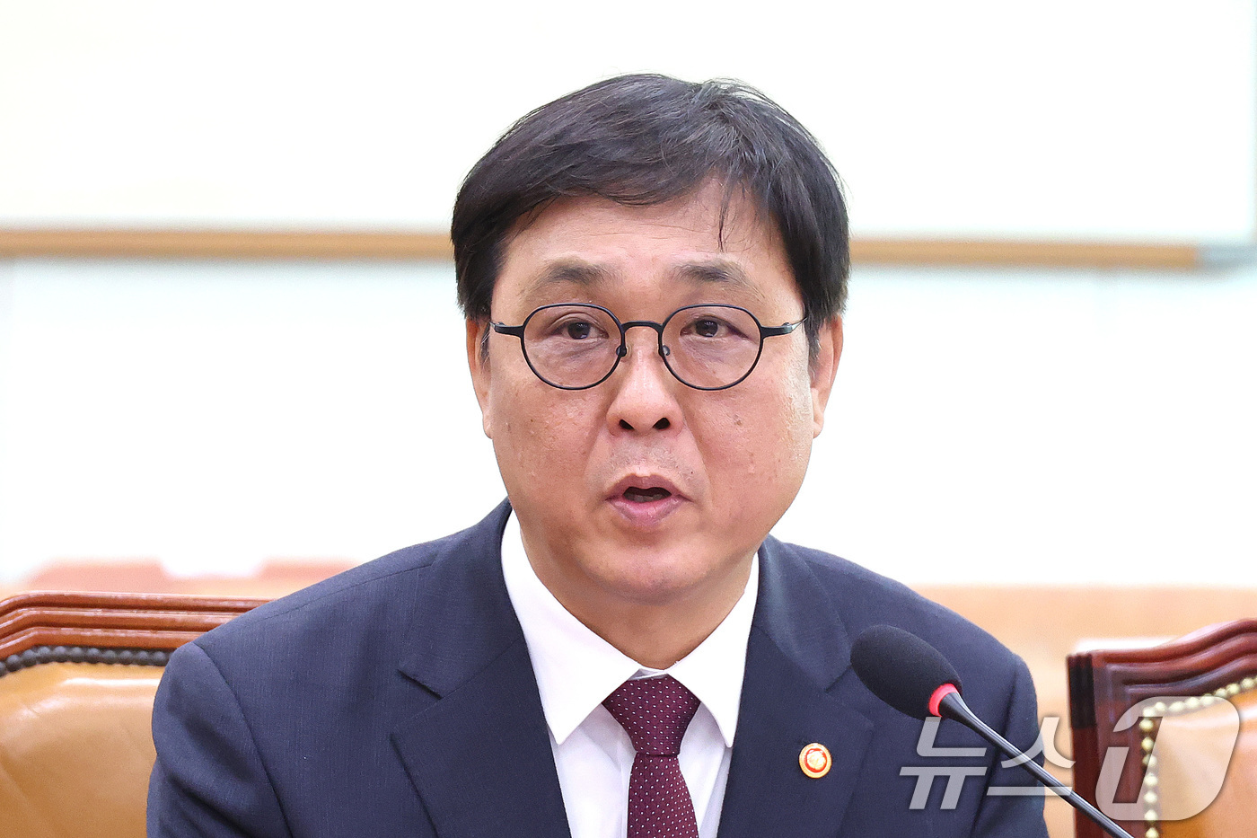 (서울=뉴스1) 신웅수 기자 = 최휘영 문화체육관광부 장관이 18일 서울 여의도 국회에서 열린 법제사법위원회 전체회의에서 의원 질의에 답변하고 있다. 2026.3.18/뉴스1