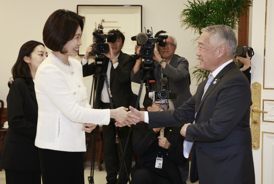 제롬 김 국제백신연구소 사무총장 접견하는 김혜경 여사