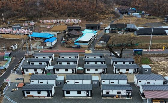 '경북 산불 1년' 아직도 임시주택 생활