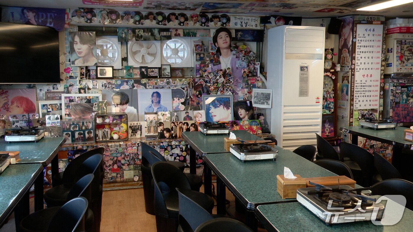 본문 이미지 - 방탄소년단 대표 맛집이자 팬클럽 '아미'의 성지순례 1순위 식당인 '유정식당'