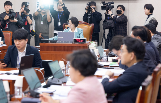 중수청법 野 퇴장속 법사위 통과…19일 본회의 수순