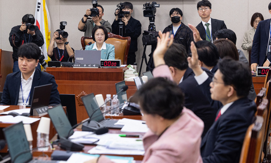 법사위 거수 표결