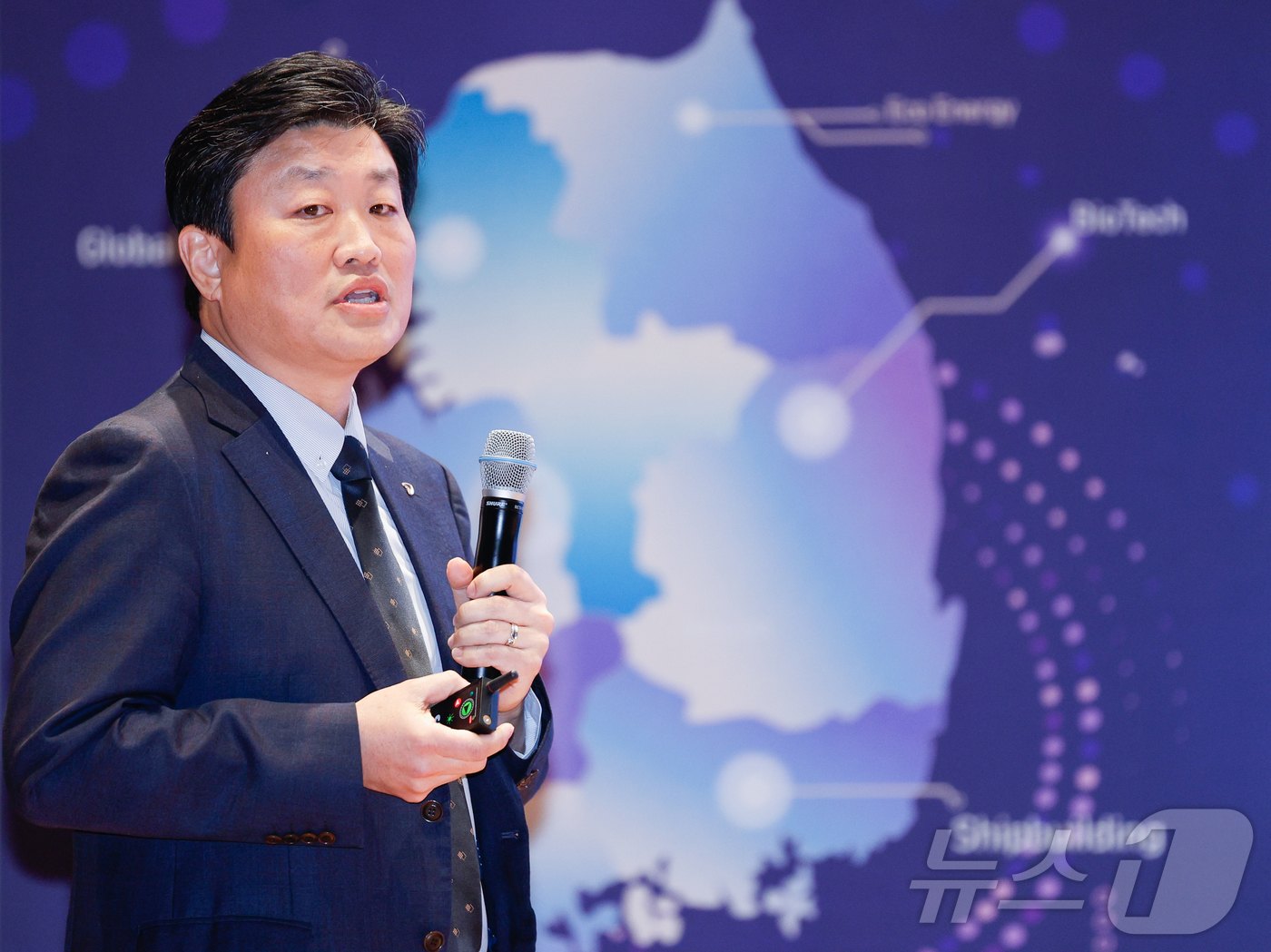 (서울=뉴스1) 안은나 기자 = 김정훈 대우건설 토목사업본부 상무가 18일 오후 서울 여의도 한국거래소에서 열린 제12회 뉴스1 건설부동산포럼에 참석해 '지역 인프라·도시개발, 민 …