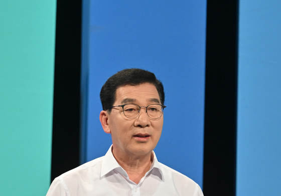 토론회 발언하는 신정훈 후보