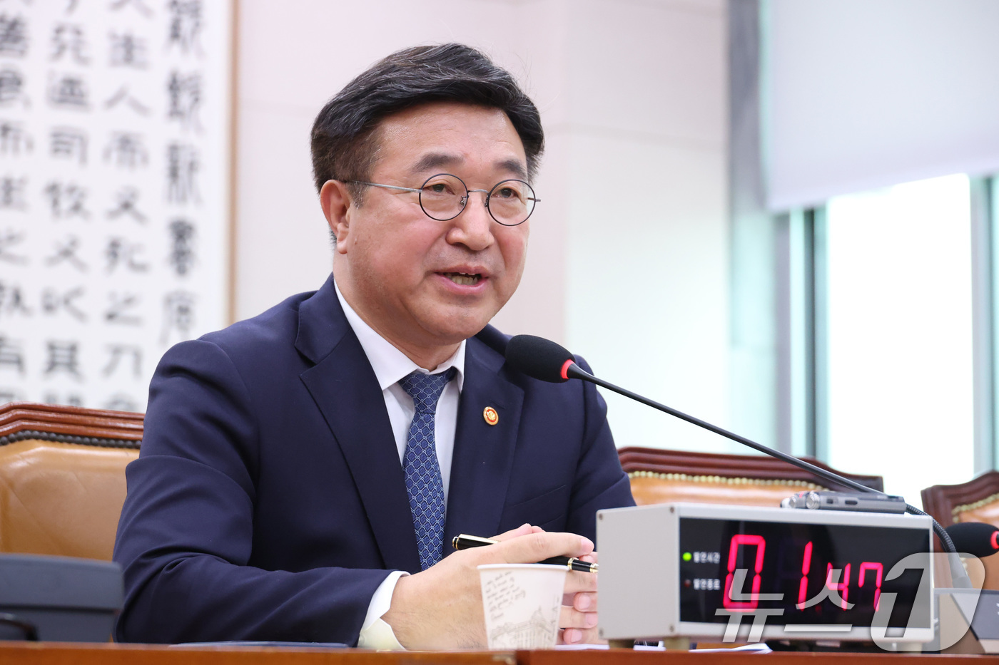 (서울=뉴스1) 신웅수 기자 = 윤호중 행정안전부 장관이 18일 서울 여의도 국회에서 열린 법제사법위원회 전체회의에서 의원 질의에 답변하고 있다. 2026.3.18/뉴스1