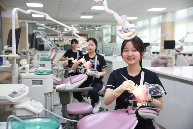 영산대, 고용부 K-Move 스쿨 선정…미국 치과·구강보건 인력 키운다