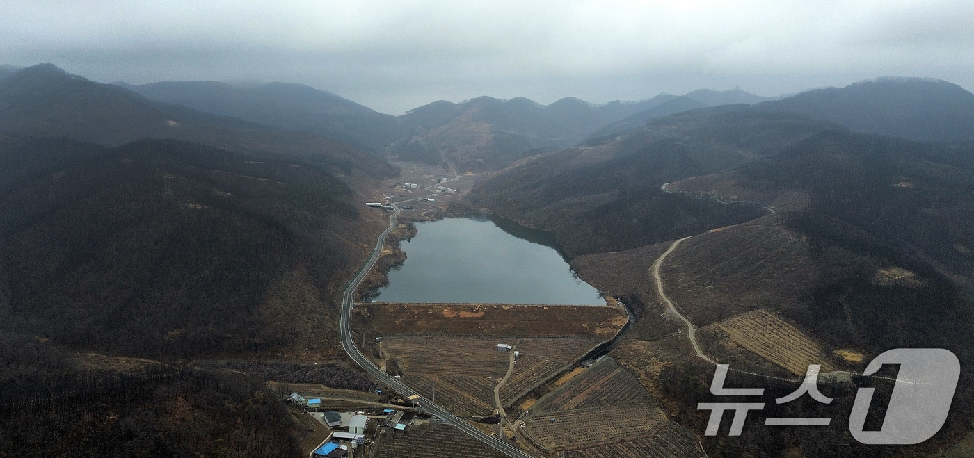 (의성=뉴스1) 공정식 기자 = 지난해 초대형 산불로 막대한 피해를 본 경북 의성군 점곡면 동변리 일원 425만㎡(425㏊) 규모가 '제1호 산림경영특구'로 지정됐다. 사진은 18 …