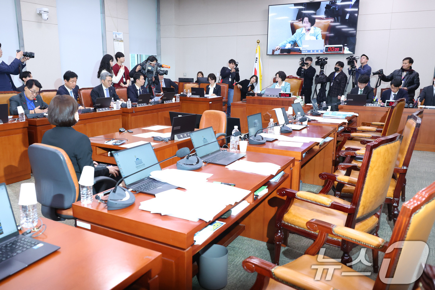 (서울=뉴스1) 신웅수 기자 = 18일 서울 여의도 국회에서 열린 법제사법위원회 전체회의에서 중대범죄수사청 조직 및 운영에 관한 법률안(대안)이 가결되고 있다. 2026.3.18/ …