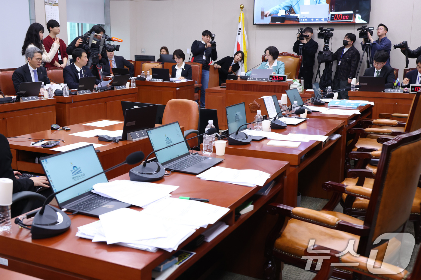 (서울=뉴스1) 신웅수 기자 = 18일 서울 여의도 국회에서 열린 법제사법위원회 전체회의에서 중대범죄수사청 조직 및 운영에 관한 법률안(대안)이 가결되고 있다. 2026.3.18/ …