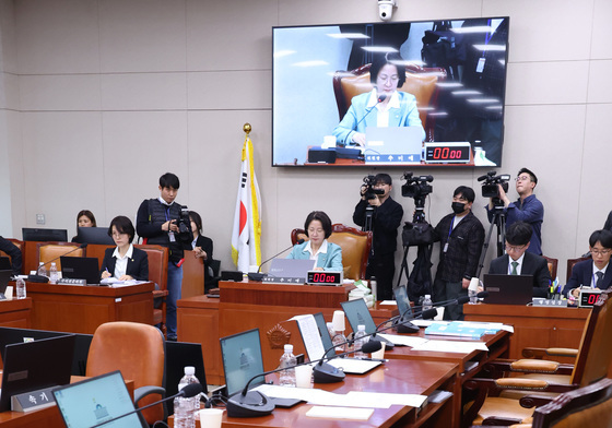 국민의힘 퇴장한 법사위