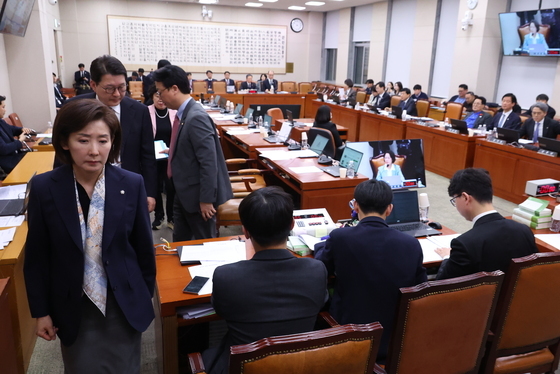 공소청법 처리 반발 퇴장하는 국민의힘