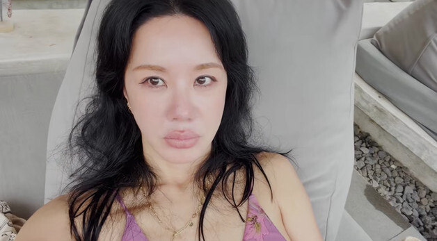 56세 엄정화, 이렇게 귀여울수가 비키니 입고 호캉스…행복한 룸복 여행 [N샷]