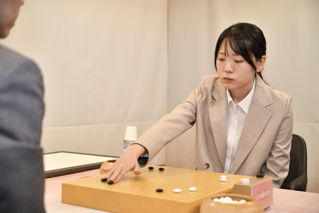 바둑 김채영, 블리츠 오픈 결승 1국서 이창호 제압