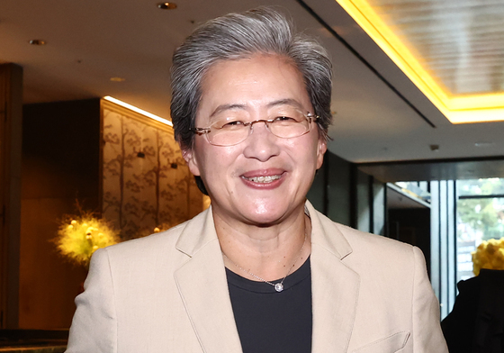 조찬 회동 마치고 이동하는 리사 수 CEO