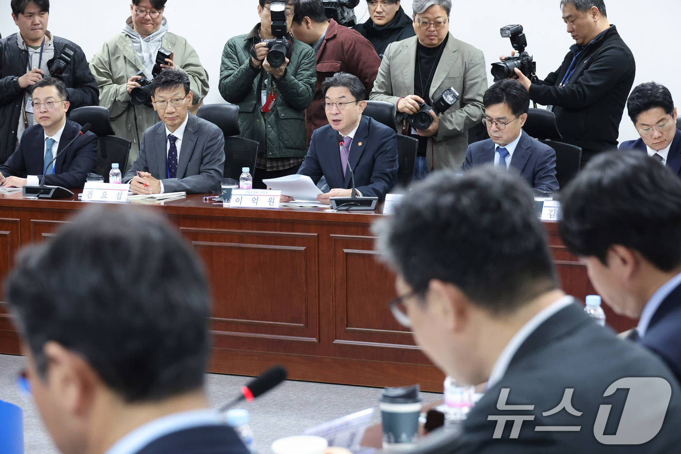 (서울=뉴스1) 신웅수 기자 = 이억원 금융위원장이 19일 서울 여의도 국회 의원회관에서 열린 민주당 정무위원회-금융위원회 당정협의에서 발언하고 있다. 2026.3.19/뉴스1