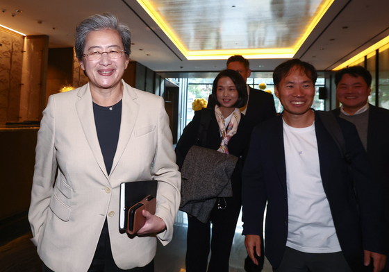 밝은 표정의 리사 수 CEO·김성훈 대표