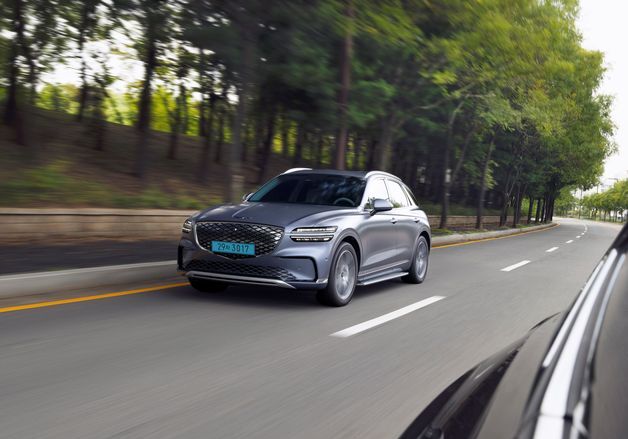 "가격 동결, 편의성 Up"…제네시스, 2027 GV60·GV70 전동화 출시