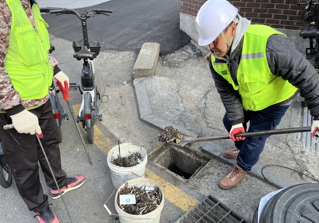 성북구, 장마 대비 빗물받이 점검…침수 취약지역 우선 정비