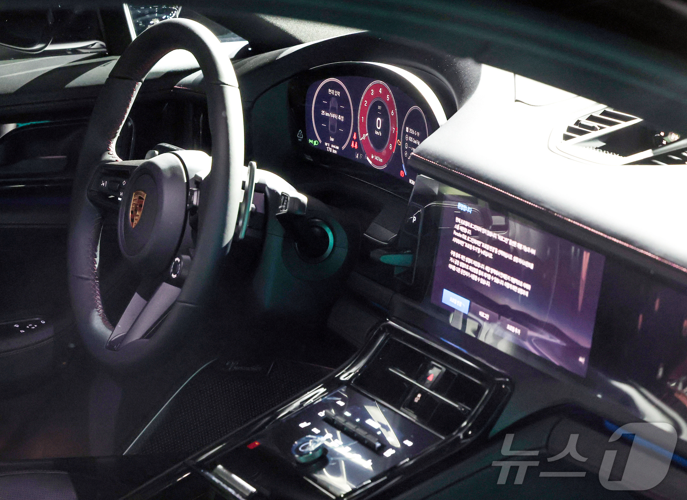 (서울=뉴스1) 김진환 기자 = 19일 오전 서울 광진구 PIE Factory에서 열리는 2026 포르쉐코리아 신년 기자 간담회에서 100대 한정 모델 ‘파나메라 레드 익스클루시브 …