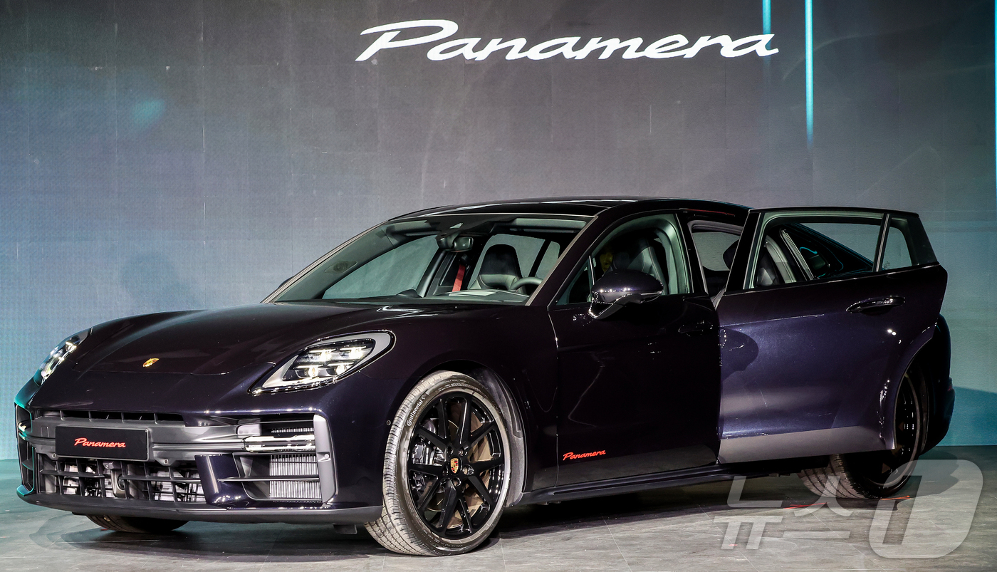 (서울=뉴스1) 김진환 기자 = 19일 오전 서울 광진구 PIE Factory에서 열리는 2026 포르쉐코리아 신년 기자 간담회에서 100대 한정 모델 ‘파나메라 레드 익스클루시브 …