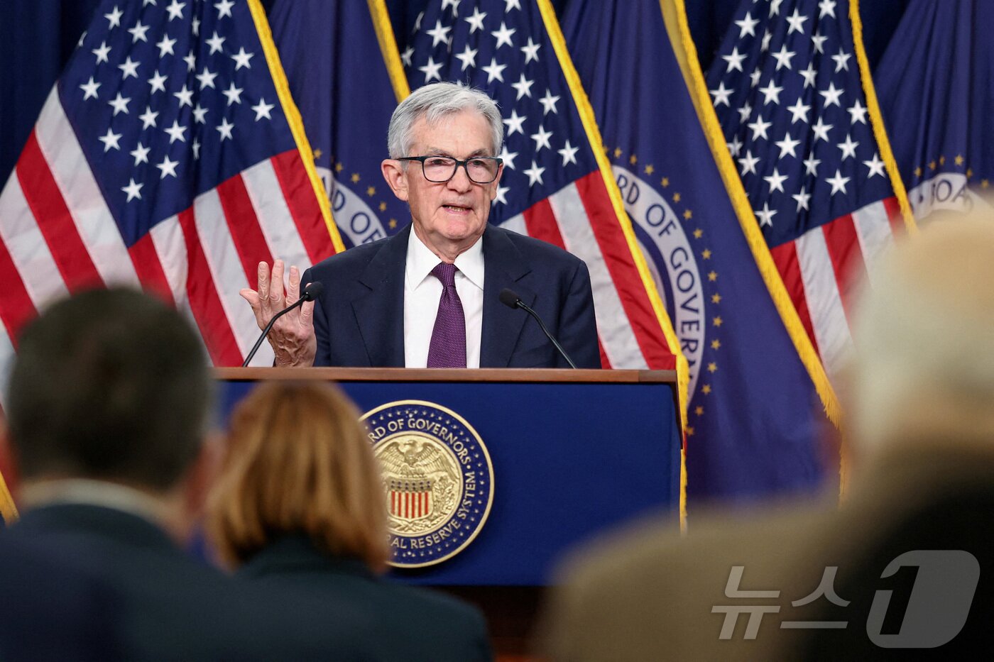본문 이미지 - 제롬 파월 미국 연방준비제도(Fed) 의장이 미국 워싱턴 D.C. 연방준비제도 본부에서 이틀간의 연방공개시장위원회(FOMC) 회의를 마친 후 기자회견을 열고 있다. 2026. 3.18 ⓒ 로이터=뉴스1