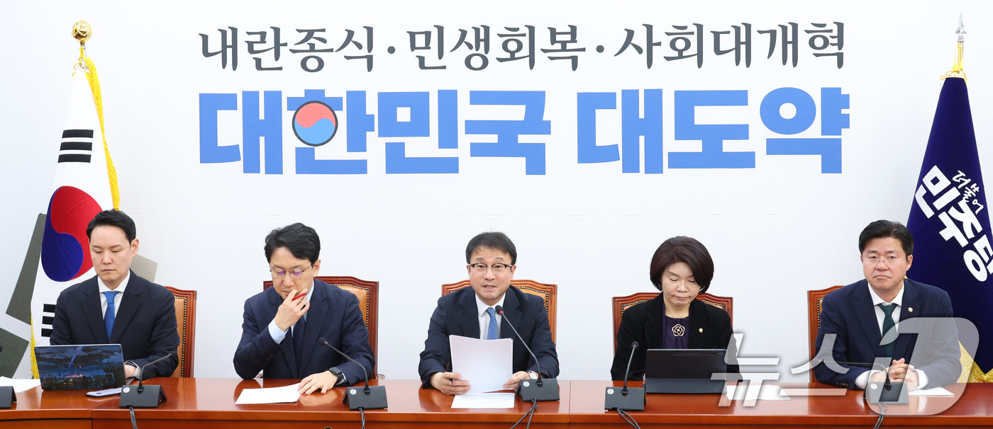 (서울=뉴스1) 신웅수 기자 = 한병도 더불어민주당 원내대표가 19일 서울 여의도 국회에서 열린 정책조정회의에서 발언하고 있다. 2026.3.19/뉴스1