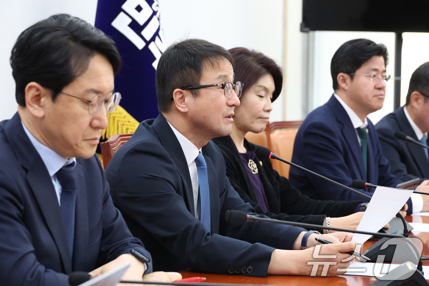 (서울=뉴스1) 신웅수 기자 = 한병도 더불어민주당 원내대표가 19일 서울 여의도 국회에서 열린 정책조정회의에서 발언하고 있다. 2026.3.19/뉴스1