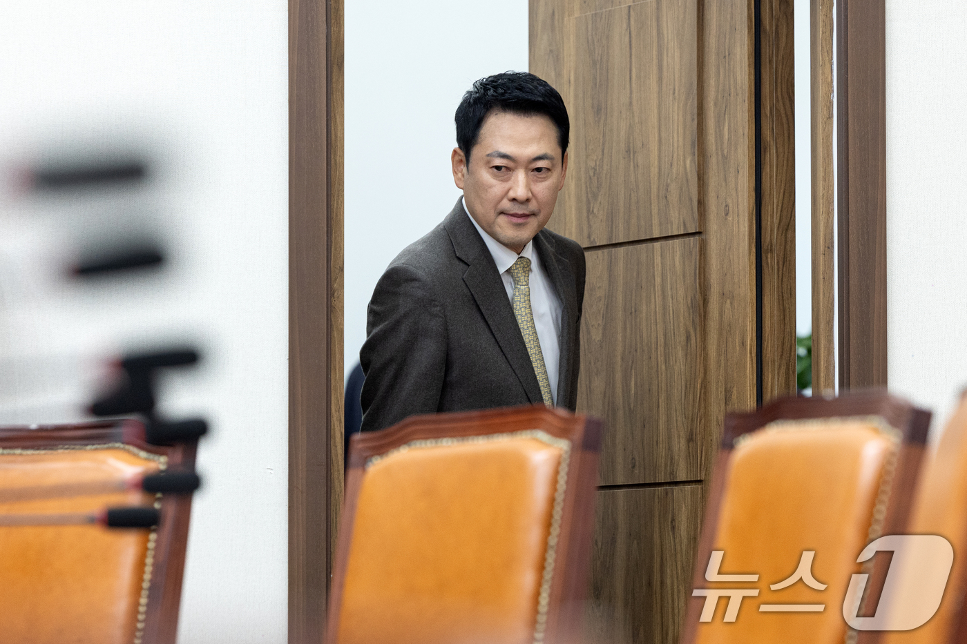 (서울=뉴스1) 이승배 기자 = 장동혁 국민의힘 대표가 19일 서울 여의도 국회에서 열린 최고위원회의에 참석하고 있다. 2026.3.19/뉴스1