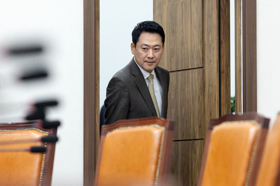 회의장 향하는 장동혁 대표