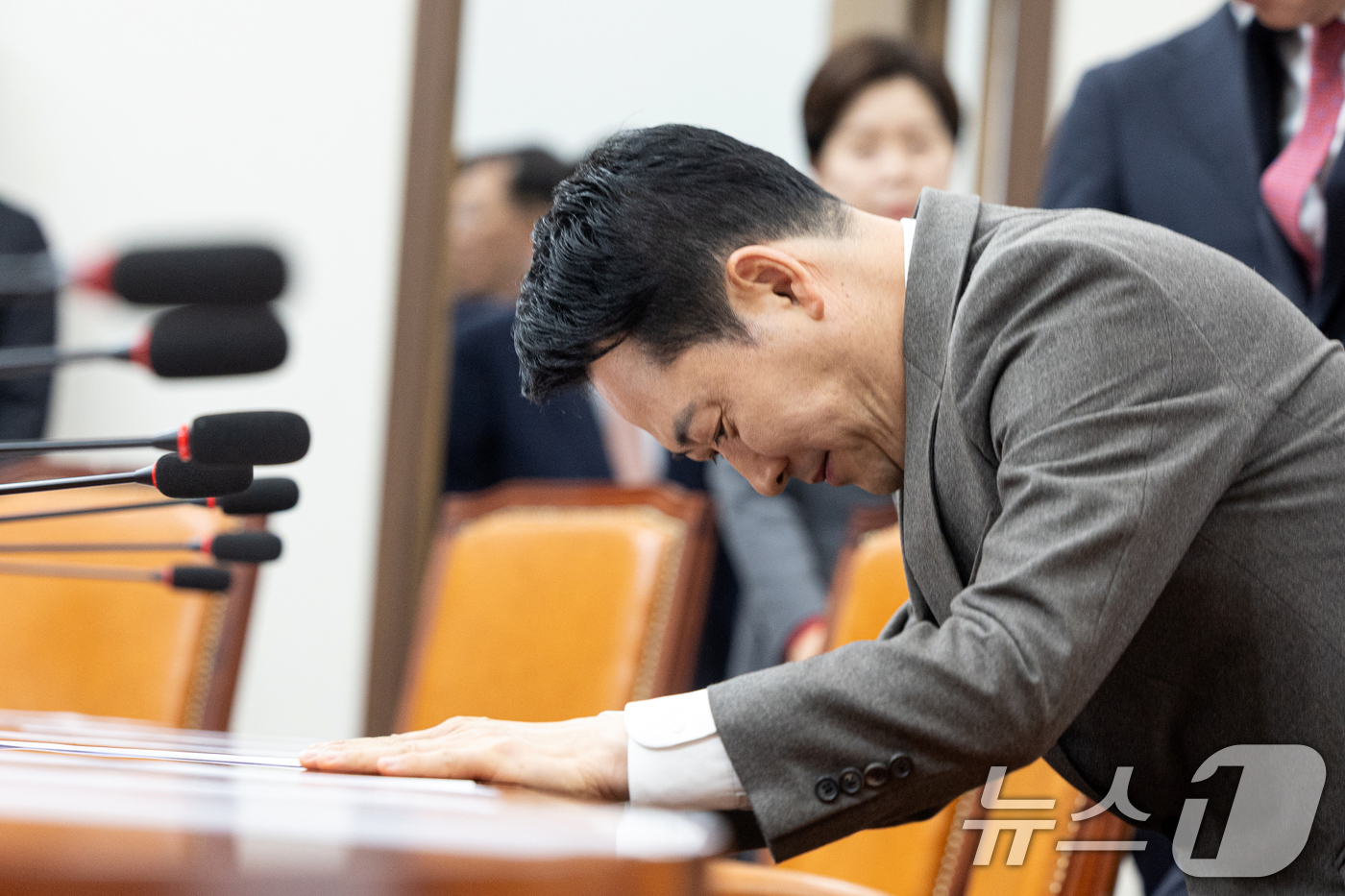 (서울=뉴스1) 이승배 기자 = 장동혁 국민의힘 대표가 19일 서울 여의도 국회에서 열린 최고위원회의에 참석하고 있다. 2026.3.19/뉴스1