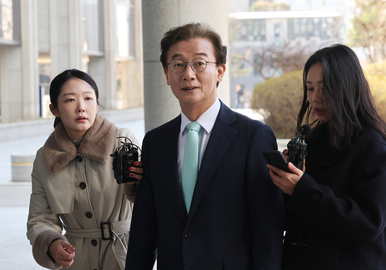 전재수 의원, 피의자 신분으로 합수본 출석