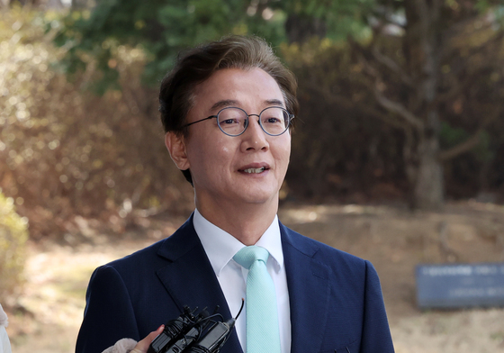 합수본 출석하며 취재진 질문에 답하는 전재수 의원