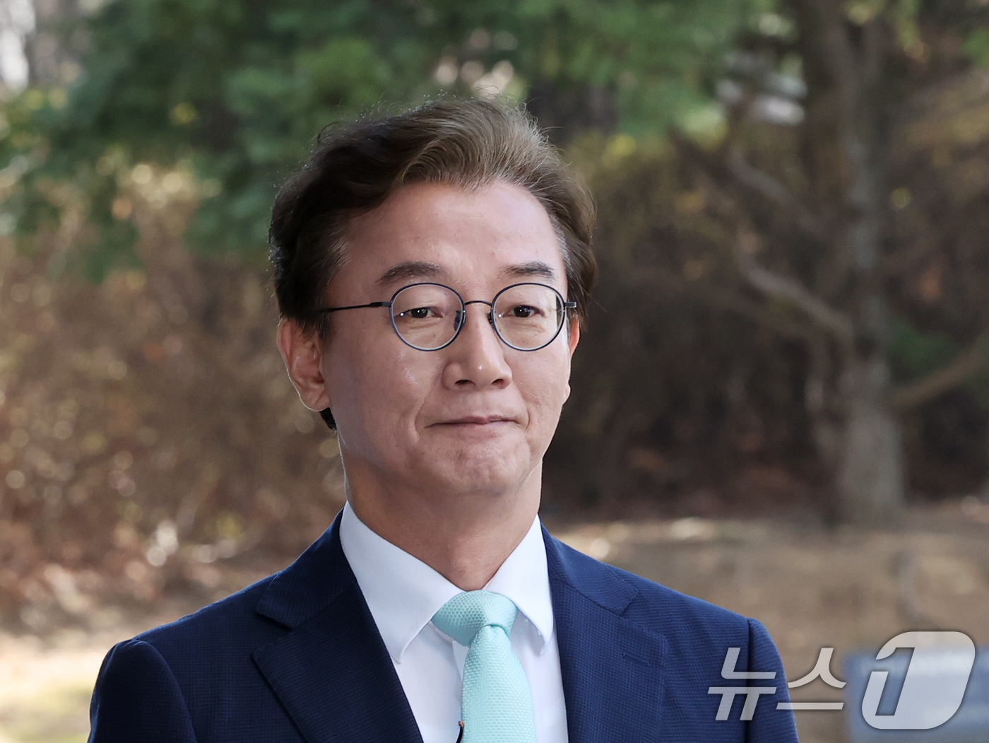 (서울=뉴스1) 황기선 기자 = '통일교의 정교유착 비리 의혹'을 받고 있는 전재수 더불어민주당 의원이 19일 오전 서울 서초구 검·경 합동수사본부에 피의자 신분으로 출석하고 있다 …