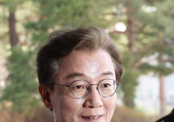 '통일교 금품수수 의혹' 전재수 의원, 합수본 첫 소환조사