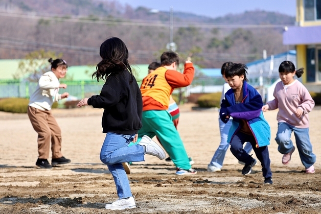 괴산 장연초, 작은 학교 강점 살린 '공동체 놀이' 인성교육 눈길