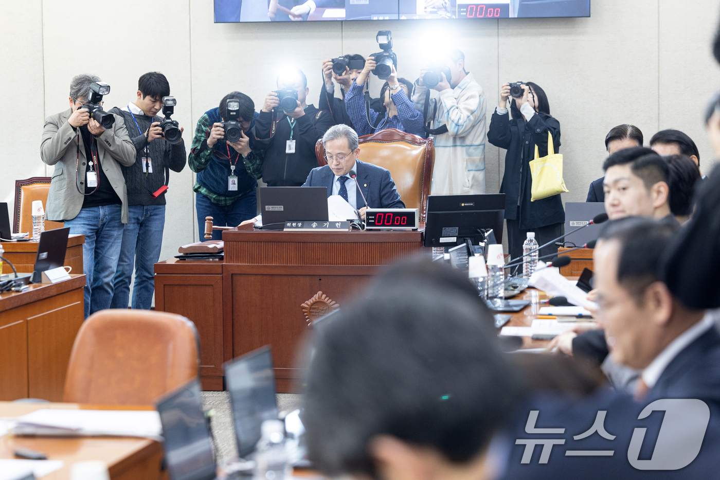 (서울=뉴스1) 이승배 기자 = 19일 서울 여의도 국회에서 열린 정치개혁특별위원회에서 송기헌 위원장이 의사진행을 하고 있다. 2026.3.19/뉴스1