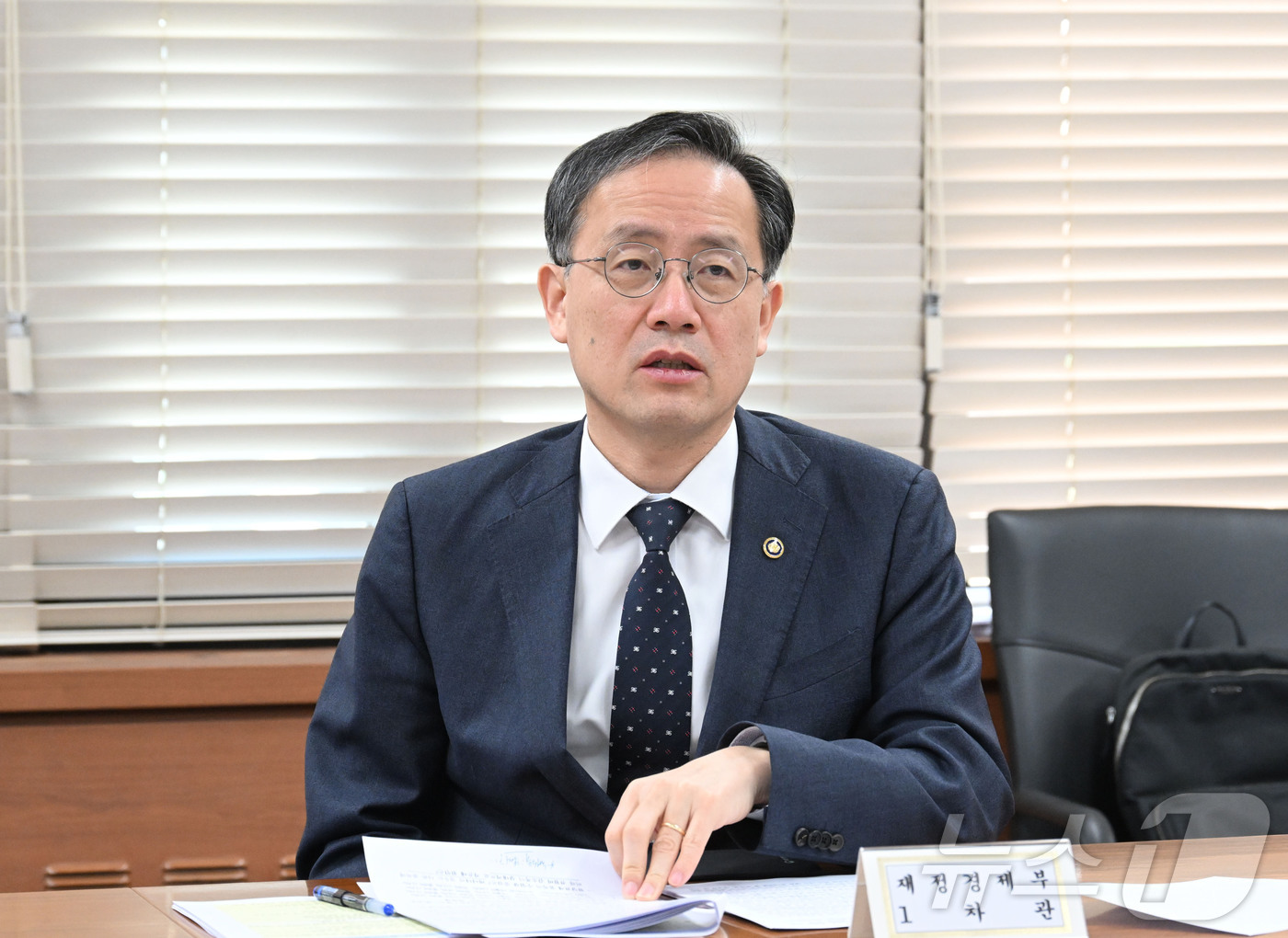 (서울=뉴스1) = 이형일 재정경제부 차관이 19일 서울 종로구 정부서울청사에서 열린 제67차 물가관계차관회의를 주재하고 있다. (재정경제부 제공. 재판매 및 DB 금지)  202 …