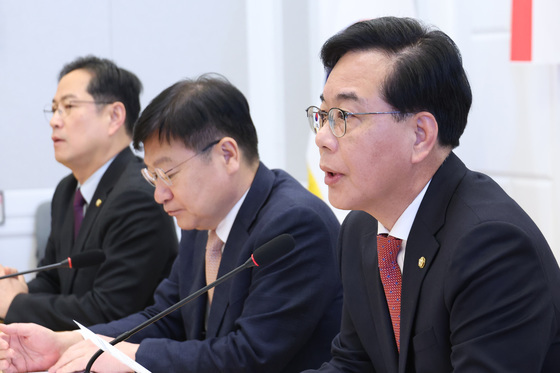 인사말하는 송언석