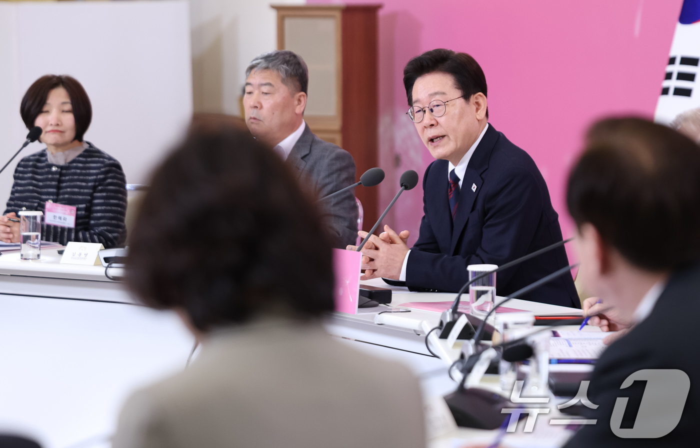 (서울=뉴스1) 허경 기자 = 이재명 대통령이 19일 청와대에서 열린 경사노위 1기 출범 맞이 노동정책 토론회에서 발언하고 있다. 2026.3.19/뉴스1