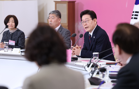 이재명 대통령, 경사노위 노동정책 토론회