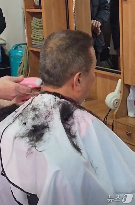 본문 이미지 - 김영환 충북지사 삭발(김영환 페이스북 캡처)