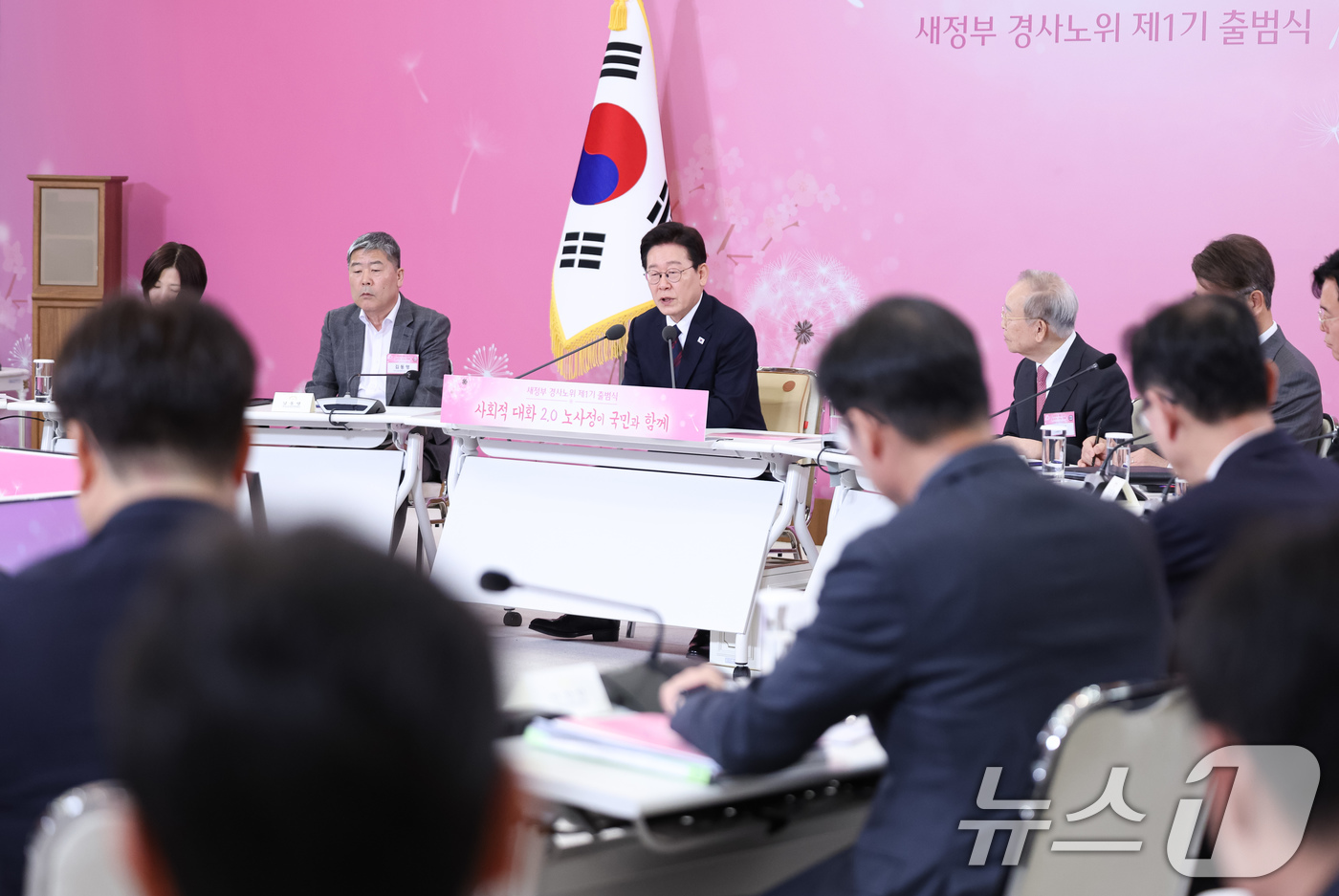 (서울=뉴스1) 허경 기자 = 이재명 대통령이 19일 청와대에서 열린 경사노위 1기 출범 맞이 노동정책 토론회에서 발언하고 있다. 2026.3.19/뉴스1