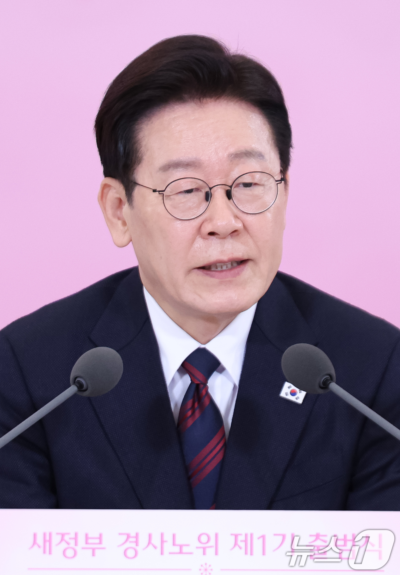 (서울=뉴스1) 허경 기자 = 이재명 대통령이 19일 청와대에서 열린 경사노위 1기 출범 맞이 노동정책 토론회에서 발언하고 있다. 2026.3.19/뉴스1